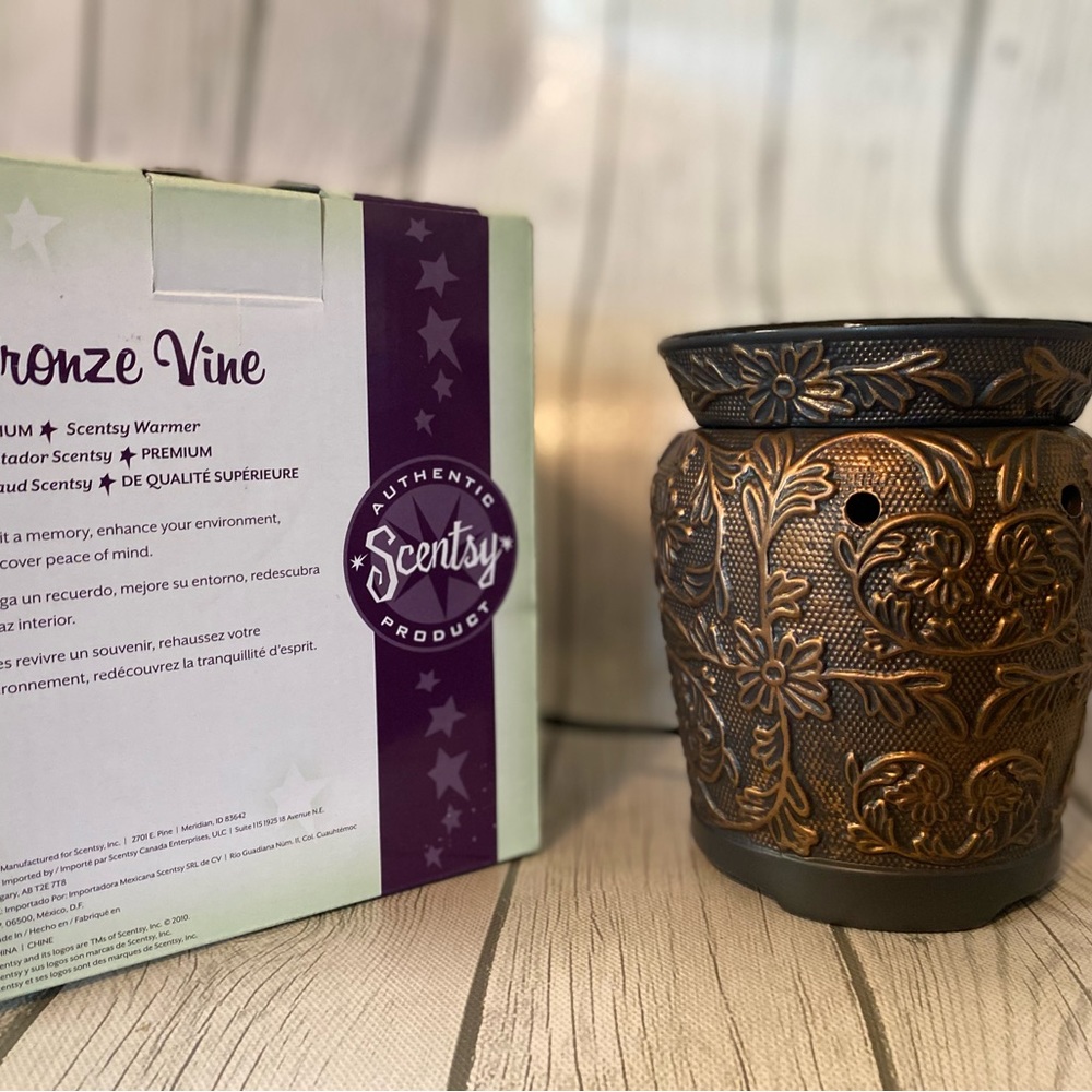 Scentsy Warmer; New in box